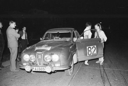 Pat Moss Carlsson i E.Nyström – Saab 96 Sport.