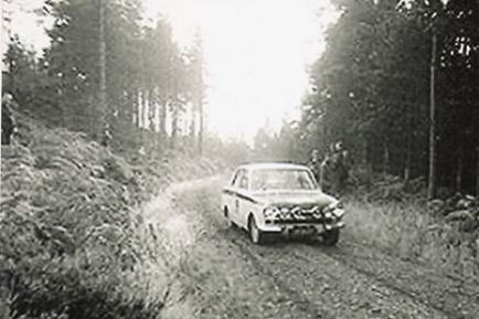 J.E.Bullough i D.E.Barrow – Ford Lotus Cortina.