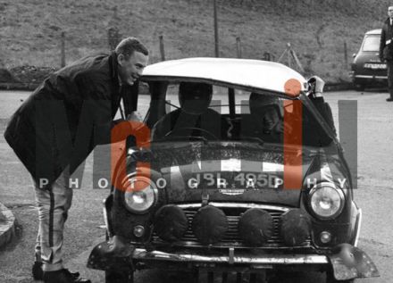 Simo Lampinen i Tony Ambrose – Austin Mini Cooper S.