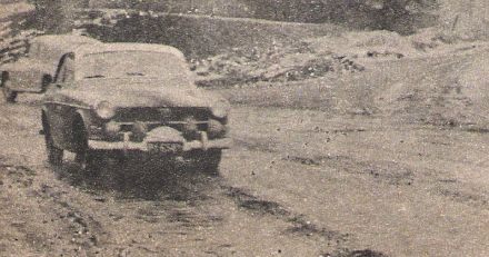 Startująca z Oslo jedna ze szwedzkich załóg pod Wrocławiem, gdzie była gołoledź.  (Motor 5 / 1966)
