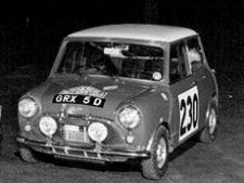 Paddy Hopkirk i Henry Liddon – BMC Mini Cooper S.