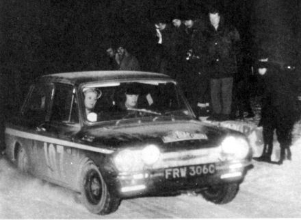 Rosemary Smith i Valerie Domleo – Hillman Imp.