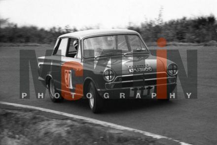 John Whitmore i Frank Gardner – Ford Lotus Cortina.