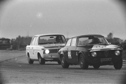 Nr.33.Rolf Stommelen – Alfa Romeo 1600 GTA, nr.41.Dieter Quester – BMW 2000 Ti.