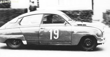 Stig Johansson i Ferdinand Gustavsson – Saab 96 Monte Carlo.