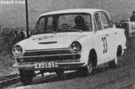 Antonin Jilek i Alena Egemova – Ford Consul Cortina.