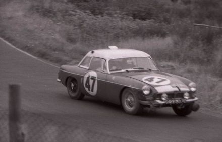 Julien Vernaeve i Andrew Hedges – MG B Mk.II.  