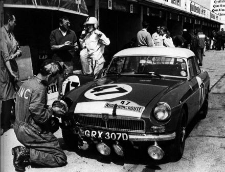 Julien Vernaeve i Andrew Hedges – MG B Mk.II.