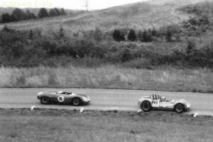 Nr.141. Bobby Brown – Ring Free Specjal, nr.76. Skip Barber – Brabham BT8.