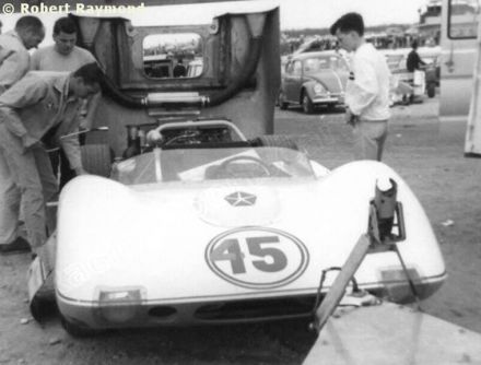 Bob Montana – McKee Mk.V Plymouth.