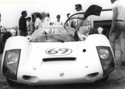 Mike Hall – Porsche 906.
