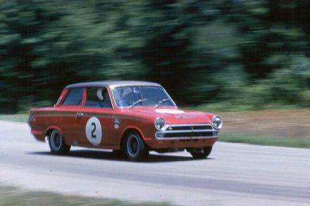 Allan Moffat, Craig Fisher i Paul Hawkins – Ford Lotus Cortina.