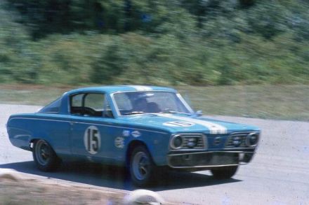 Bruce Jennings, Les Netherton i Scott Harvey - Plymouth Barracuda.