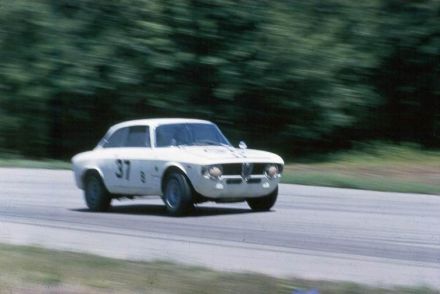 Harry Theodorocopulous i Sam Posey - Alfa Romeo 1600 GTA.