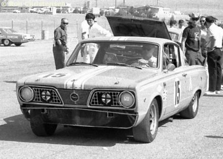Scott Harvey, Bruce Jennings i Peter Hutchinson – Plymouth Barracuda.