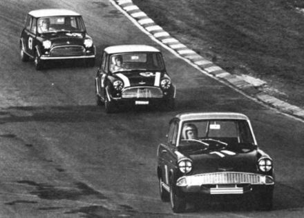Nr.70.Trevor Taylor – Ford Anglia Super, nr.62.John Handley, Nr.63.Paddy Hopkirk – Austiny Mini Cooper S.