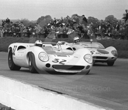 Denny Hulme – Lola T70 Mk.2 Chevrolet.