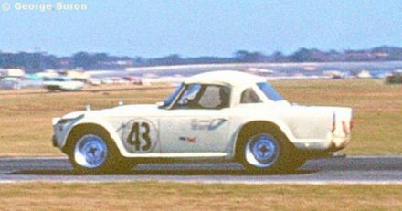 Dana Kelder, Ara Dube i Red Wilson - Triumph TR4 A.