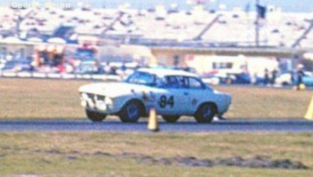 Ben Scott, Peter Flanagan i Roger Chastain - Alfa Romeo Giulia Sprint.