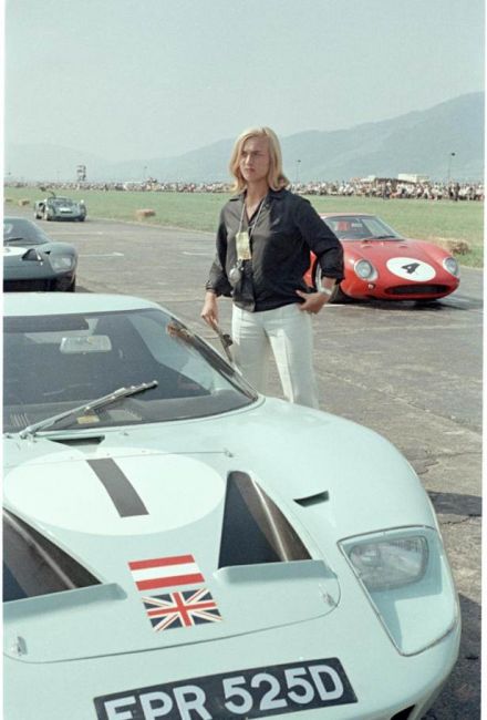 Nr.4. David Piper - Ferrari 250 LM. 