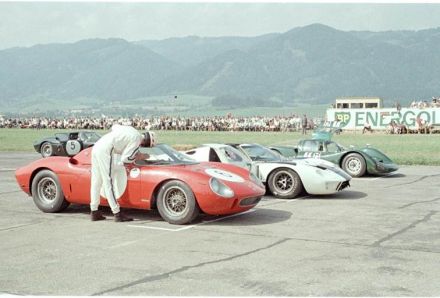 Nr.6. Mike Parkes - Ferrari 250 LM, nr.7. Mike Salmon - Ford GT 40, nr.18. Mike De Udy - Porsche 906, nr.5. David Hobbs - Ferrari 250 LM.  