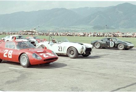 Nr.28. Johannes Ortner - Abarth 1300 OT, nr.23. John Raeburn - Shelby Cobra, nr.5. David Hobbs - Ferrari 250 LM.