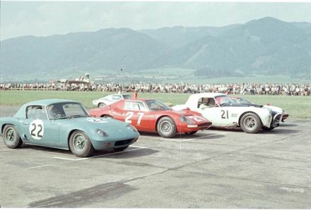 Nr.22. Christopher St. Quintin - Lotus Elan, nr.27. Ernst Furtmayr - Abarth 1300 OT, nr.21. Bob Bondurant - Shelby Cobra.