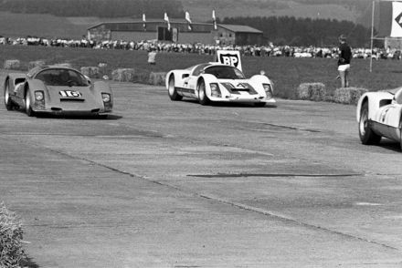 Nr.14. Gerhard Mitter i Hans Herrmann, nr.16. Ben Pon - Porsche 906.