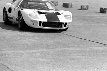 Mike Salmon - Ford GT 40.