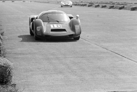 Mike De Udy - Porsche 906.