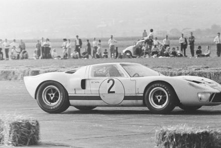 Innes Ireland - Ford GT 40.