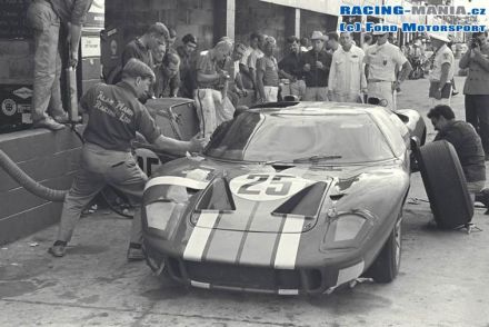 John Whitmore i Frank Gardner – Ford GT 40.