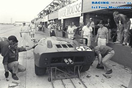Graham Hill i Jackie Stewart – Ford GT40.