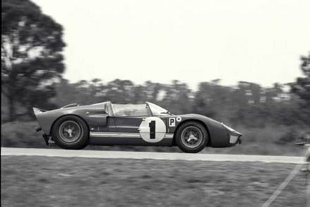 Ken Miles i Lloyd Ruby – Ford X1 Roadster GT110.