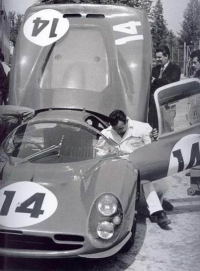 Ferrari 330 P3 coupe załogi John Surtees i Mike Parkes