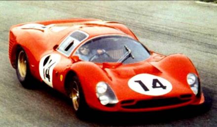 John Surtees i Mike Parkes – Ferrari 330 P3.