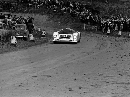 Willy Mairesse i Herbert Müller – Porsche Carrera 906.
