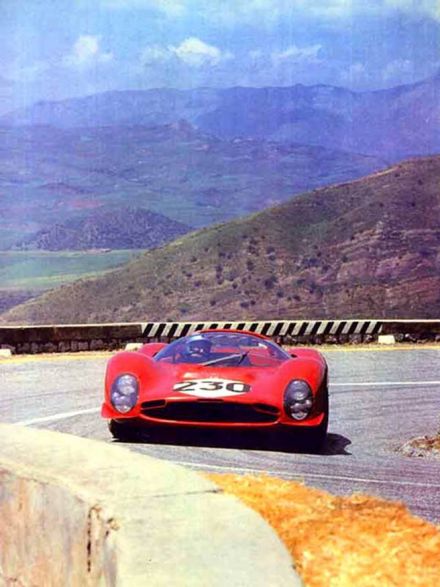 Nino Vaccarella i Lorenzo Bandini – Ferrari 330 P3 Spyder.