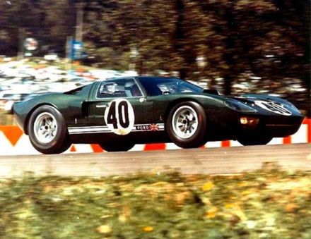 Peter Sutcliffe i Brian Redman - Ford GT 40.