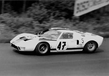 John Whitmore i Jochen Neerspasch – Ford GT 40.