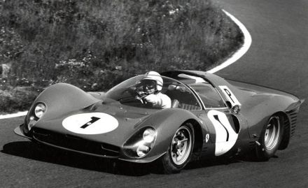 John Surtees i Mike Parkes  - Ferrari 330 P3 Spyder.