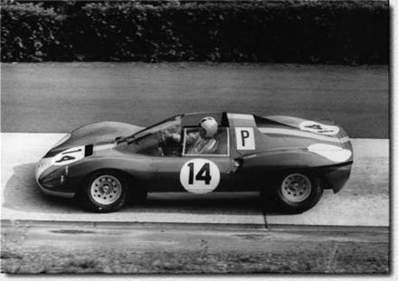 Richard Attwood i David Piper – Ferrari Dino 206S.