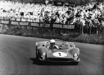 John Surtees i Mike Parkes  - Ferrari 330 P3 Spyder.