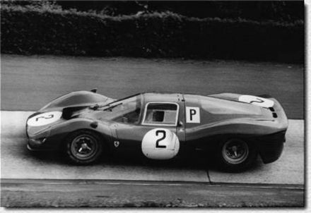 John Surtees, Mike Parkes i Lorenzo Bandini - Ferrari 330 P3 Coupe.