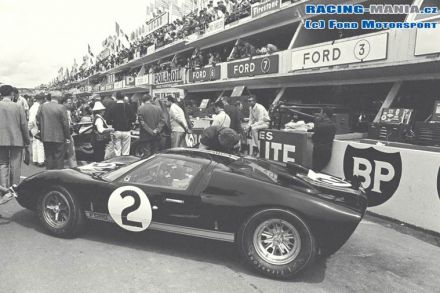 Ford Mk.II załogi Bruce McLaren i Chris Amon.