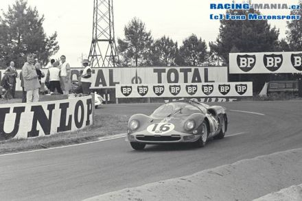 Richard Attwood i David Piper - Ferrari 365 P2 Spyder.