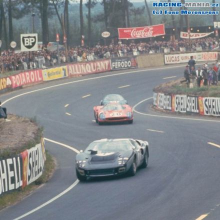 Nr.7. Graham Hill i Brian Muir - Ford Mk.II, nr.20. Mike Parkes i Ludovico Scarfiotti - Ferrari 330 P3.