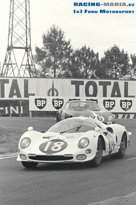 Nr.18. Bob Bondurant i Masten Gregory - Ferrari 365 P2, nr.96. Pierre Noblet i Franco Bernabei - De Tomaso Sport 5000.