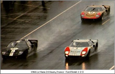 Nr.1. Ken Miles i Denny Hulme nr.2. Bruce McLaren i Chris Amon, nr.5. Ronnie Bucknum i Dick Hutcherson  - Fordy Mk.II.
