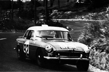 Andrew Hedges i Robin Widdows - MGB.